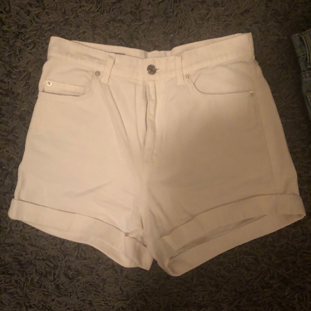 White gap high rise shorts
